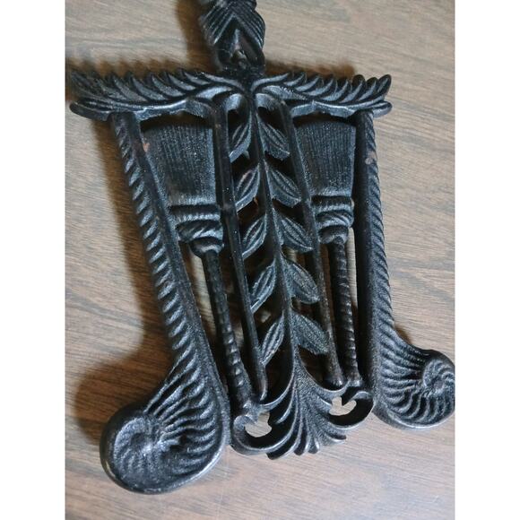 Vintage Cast Iron Trivet Grain and Tassel Broom Design - Picture 3 of 4